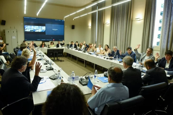 Alarma en Santa Cruz por la falta de pago FONID y otros fondos nacionales para los maestros