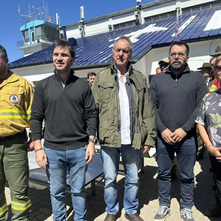 Daniel Scioli llegó a Chubut y recorre el área afectada por los los incendios en Los Alerces Daniel Scioli llegó a Chubut y recorre el área afectada por los los incendios en Los Alerces