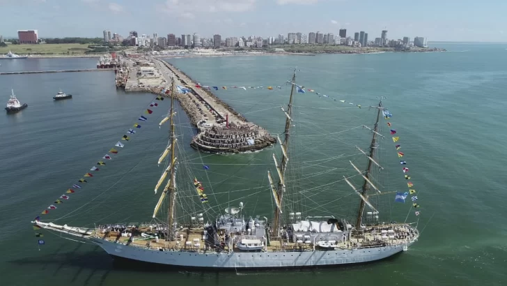 Llega a Mar del Plata por primera vez en este 2024 la Fragata ARA Libertad