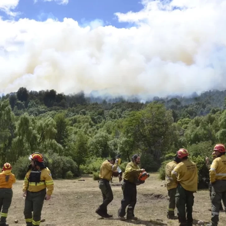 El incendio en el Parque Los Alerces avanza hacia Esquel y hay evacuados en la zona del Río Percy