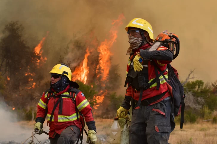 Incendio en Los Alerces: esperan lluvias este sábado y ya son casi 8 mil hectáreas perdidas
