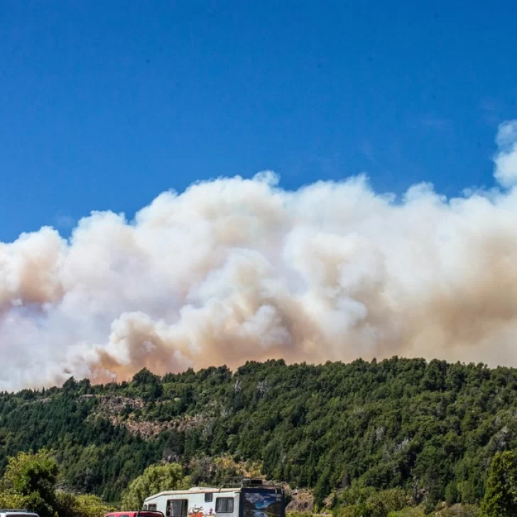 Advierten que el viento puede complicar la lucha contra el fuego en Los Alerces