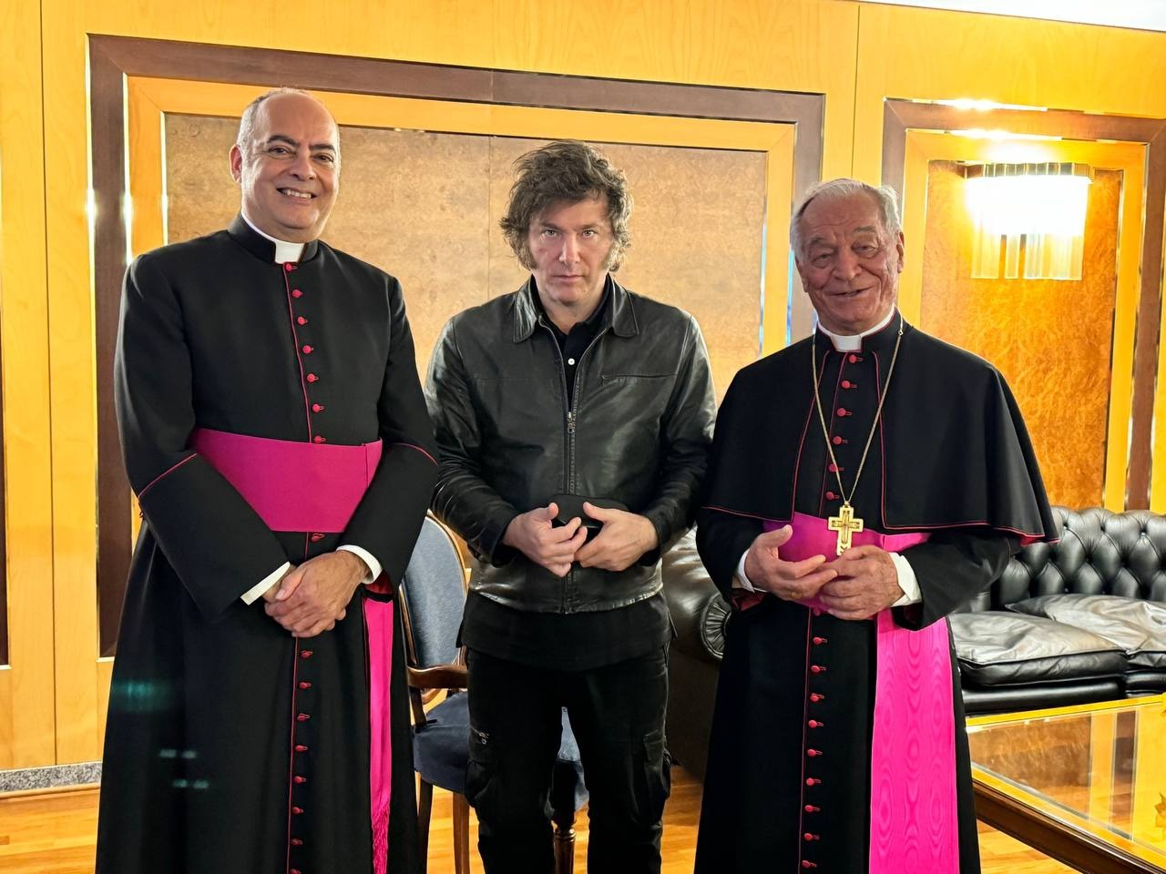 Javier Milei llegó a Roma para reunirse el lunes con Francisco, Mattarella y Meloni