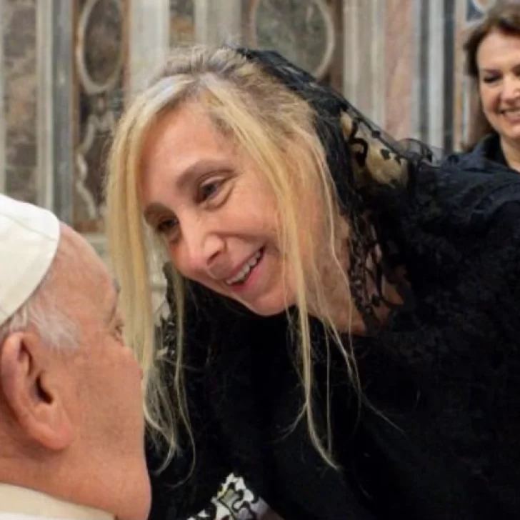 El locutor del Vaticano presentó a Karina Milei como la esposa del presidente y estallaron los memes