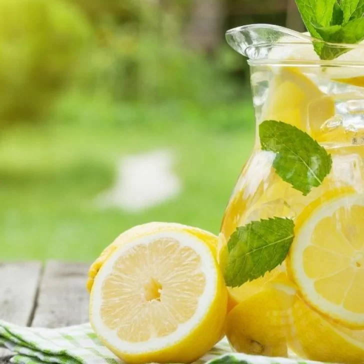 Receta de limonada fresca para hidratarse y evitar el golpe de calor