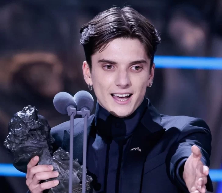 Premios Goya: el emotivo discurso del argentino Matías Recalt al recibir el premio por su papel en La Sociedad de la Nieve