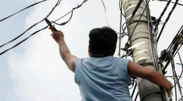 Otro joven murió electrocutado cuando robaba cables del alumbrado público 