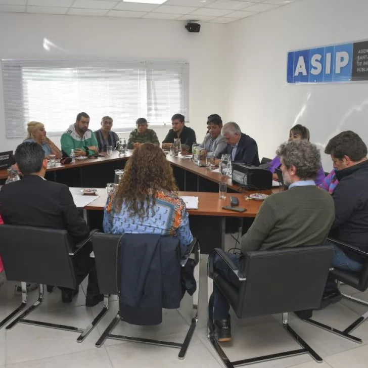 Paritaria Central de empleados públicos: Provincia de Santa Cruz ofreció el 8% en abril y 8% en mayo Paritaria Central de empleados públicos: Provincia de Santa Cruz ofreció el 8% en abril y 8% en mayo