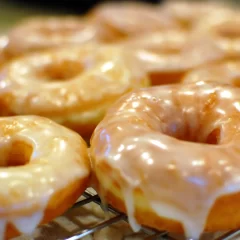 Receta de donas glaseadas: el secreto para que queden bien esponjosas