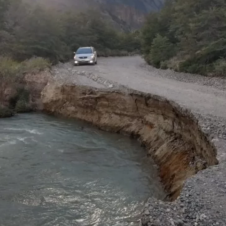Por peligro de derrumbe, cortaron la ruta que une El Chaltén y Lago del Desierto Por peligro de derrumbe, cortaron la ruta que une El Chaltén y Lago del Desierto
