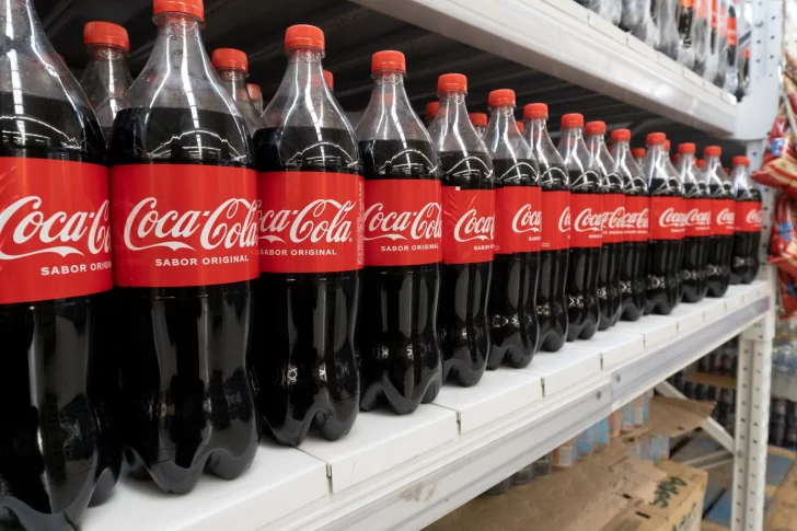 Coca, a la cola: aumentó hasta un 60%, bajó la venta y buscan segundas marcas para reemplazarla