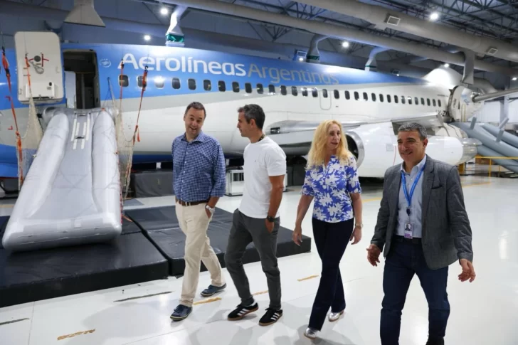 Karina Milei, Martín Menem y Manuel Adorni recorrieron Aerolíneas Argentinas