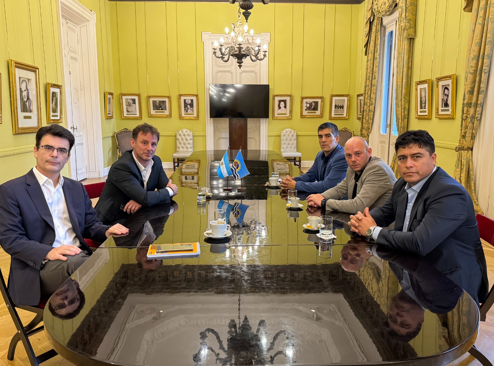 YCRT: Mauricio González Botto recibió a Claudio Vidal, Darío Menna y Aldo Aravena por la mina de Río Turbio