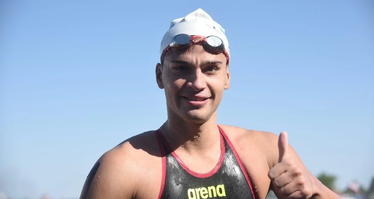 Matías Díaz rompió el récord mundial del cruce a nado del Río de la Plata