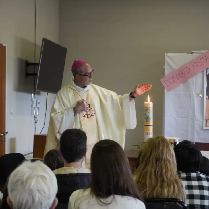 El obispo Medina brindó una misa para niños y adolescentes en el Centro Pastoral “Laura Vicuña”