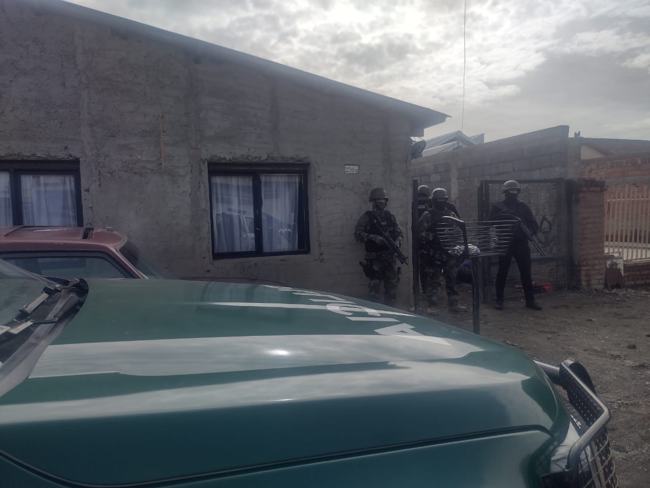 Cuatro hombres demorados por una causa de violencia de género en el barrio Belgrano de Río Gallegos