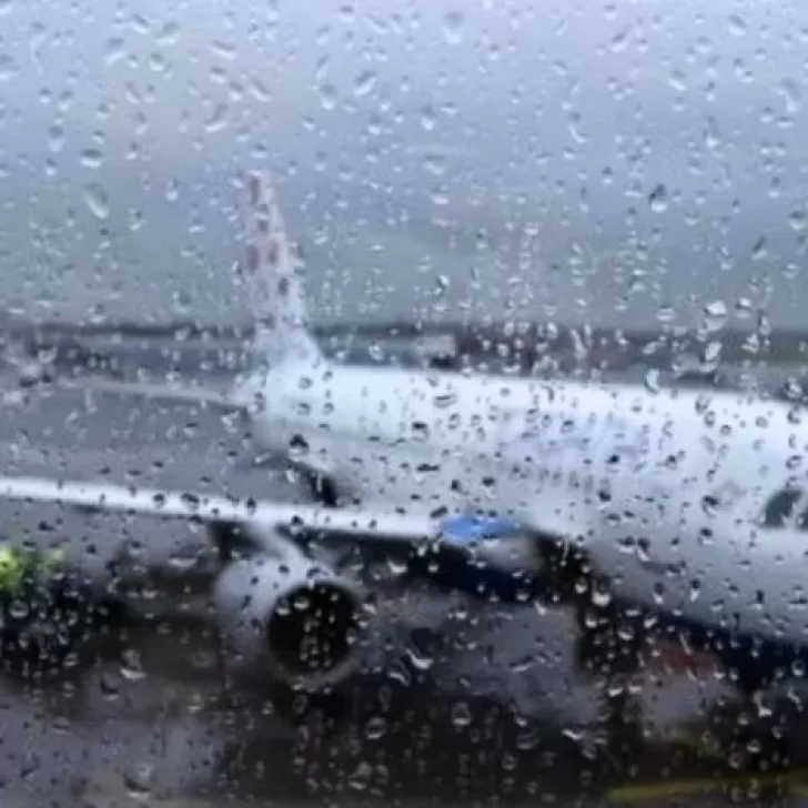 Vuelos demorados en Ezeiza y Aeroparque por tormentas eléctricas