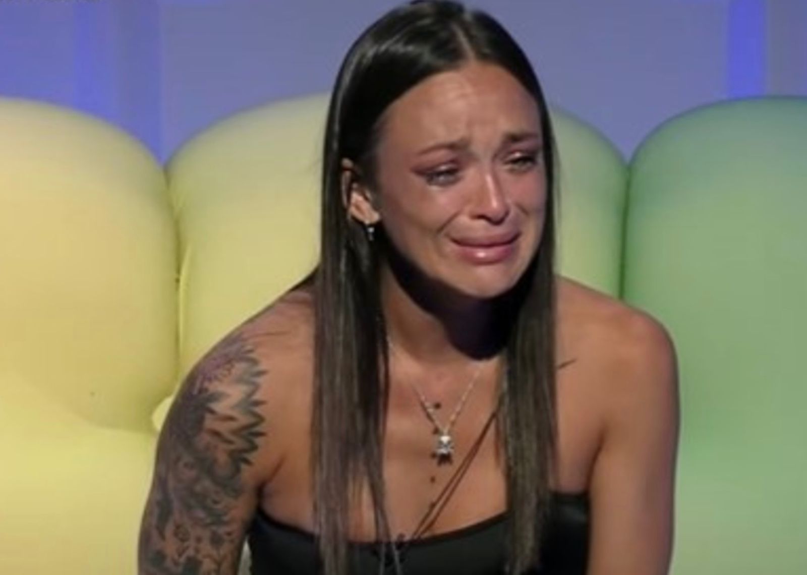 Agostina de Gran Hermano se quebró durante la gala de eliminación: “Me amenaza de muerte”