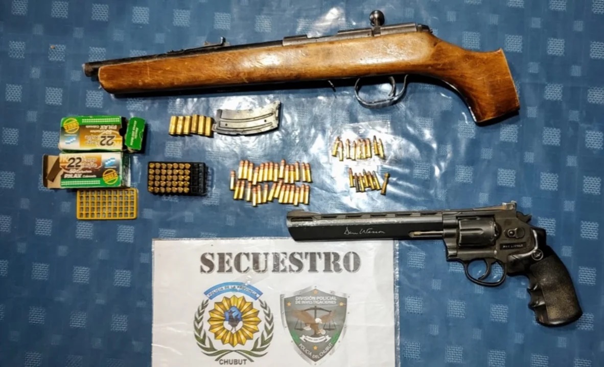 Mató a un perro, le allanaron la casa y encontraron varias armas