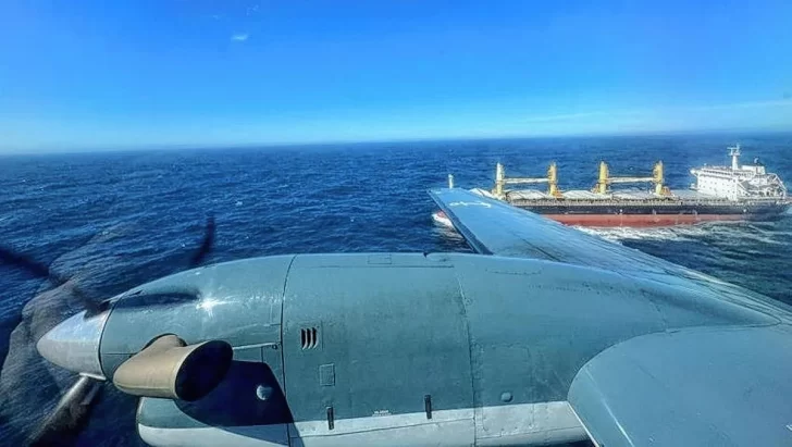 Control aéreo de la Armada Argentina a la flota pesquera china protegida en el Golfo San Jorge