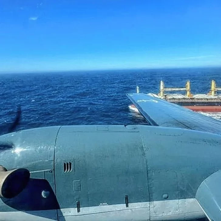 Control aéreo de la Armada Argentina a la flota pesquera china protegida en el Golfo San Jorge