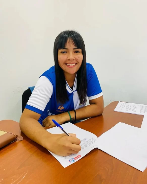La lasherense Camila Alsina debutó en la red en la  Primera división del fútbol chileno
