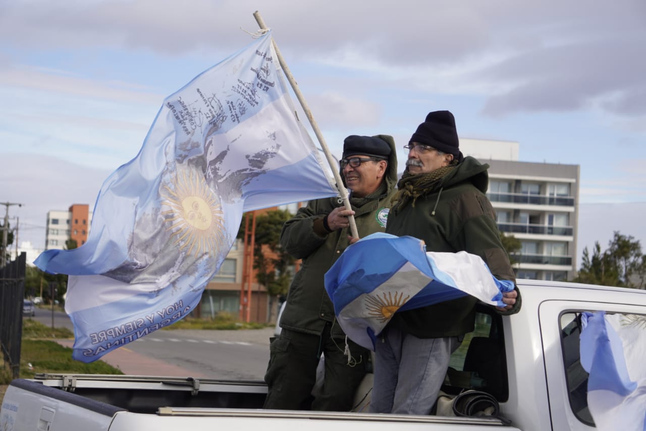 A 42 a os de la gesta comenz la caravana Malvinas por siempre