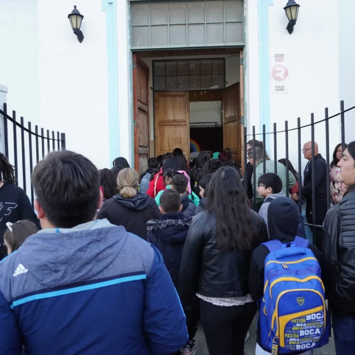 Paritaria docente: la semana inicia sin paros, pero ADOSAC va a congreso Paritaria docente: la semana inicia sin paros, pero ADOSAC va a congreso