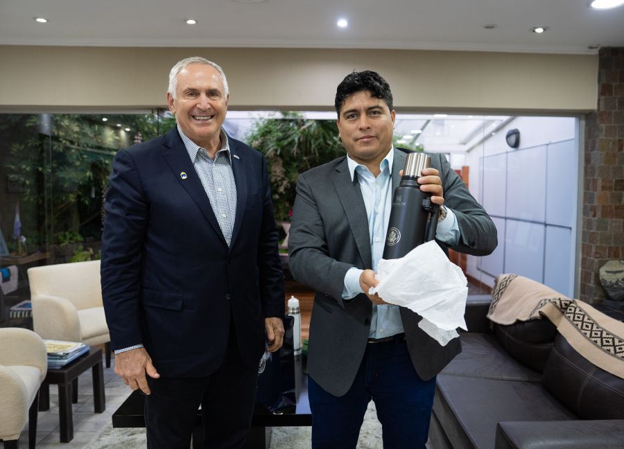 Claudio Vidal se reunió con el embajador estadounidense Marc Stanley: “Le conté nuestro proyecto de desarrollo” Claudio Vidal se reunió con el embajador estadounidense Marc Stanley: “Le conté nuestro proyecto de desarrollo”