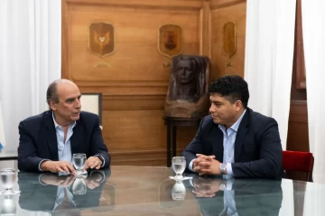 Claudio Vidal participa de reunión de provincias petroleras con la Nación: podrían sacar las retenciones al crudo convencional Claudio Vidal participa de reunión de provincias petroleras con la Nación: podrían sacar las retenciones al crudo convencional