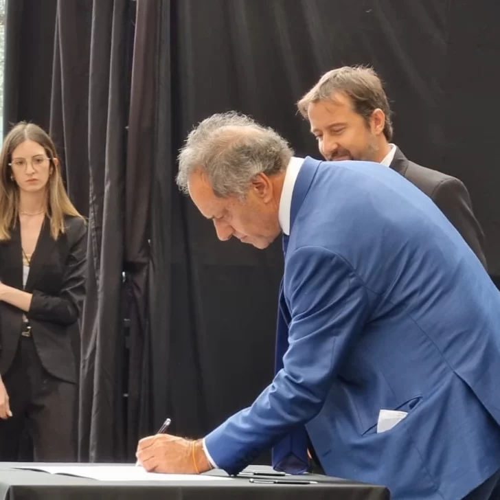 Daniel Scioli firmó convenio para promover el “turismo del vino” en Mendoza