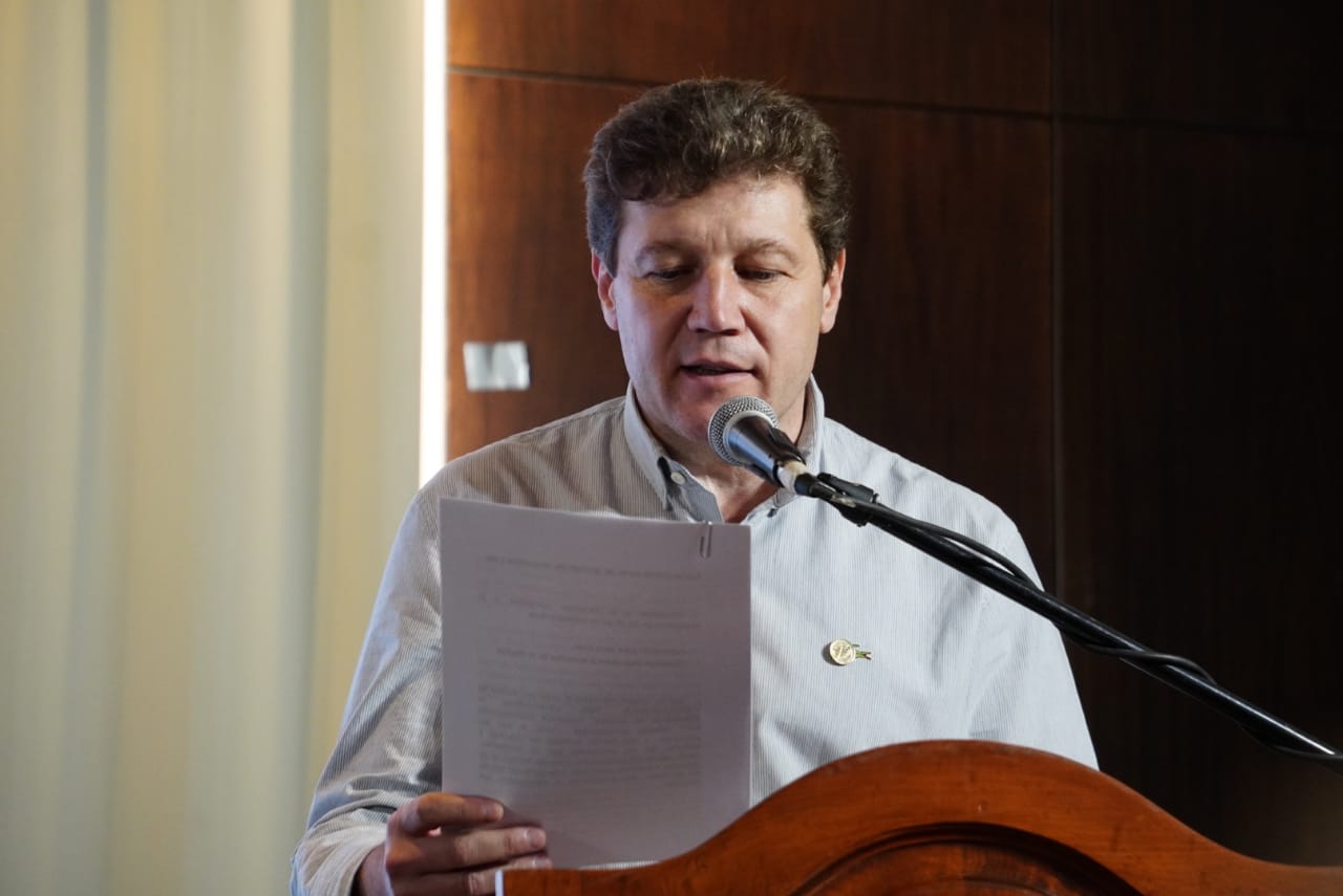 gobernador-tierra-del-fuego-gustavo-melella-cumbre-gobernadores-puerto-madryn-LF-2-728x486