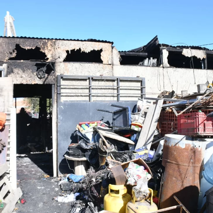 Incendio en el barrio Madres a la Lucha: buscan donaciones para ayudar a las familias afectadas Incendio en el barrio Madres a la Lucha: buscan donaciones para ayudar a las familias afectadas