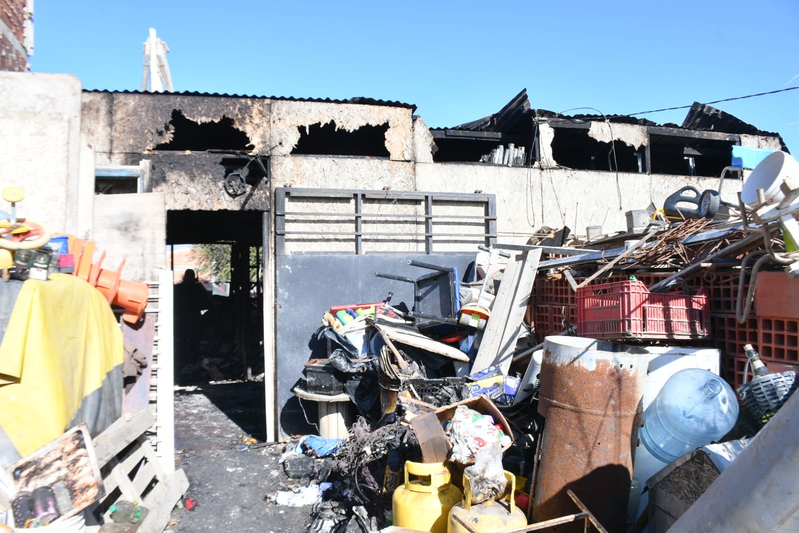 Incendio en el barrio Madres a la Lucha: buscan donaciones para ayudar a las familias afectadas Incendio en el barrio Madres a la Lucha: buscan donaciones para ayudar a las familias afectadas