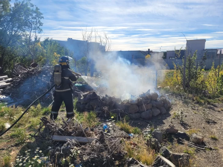 Bomberos apagaron una quema de pasturas que se salió de control 