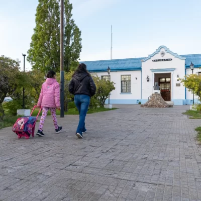 Clases normales en medio del alerta por fuertes vientos: cada escuela de Santa Cruz decidirá si suspende actividades a la tarde y a la noche