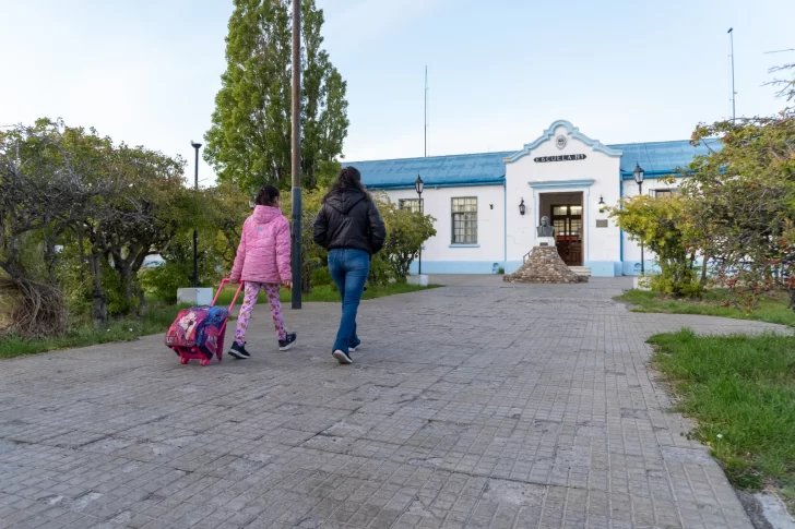Clases normales en medio del alerta por fuertes vientos: cada escuela de Santa Cruz decidió si suspende actividades a la tarde y a la noche