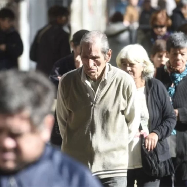 Aumento de agosto para las jubilaciones y asignaciones familiares: de cuánto es 