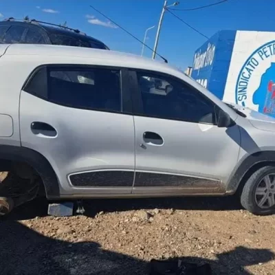 Insólito: le robaron la rueda del auto, con los policías a pocos metros