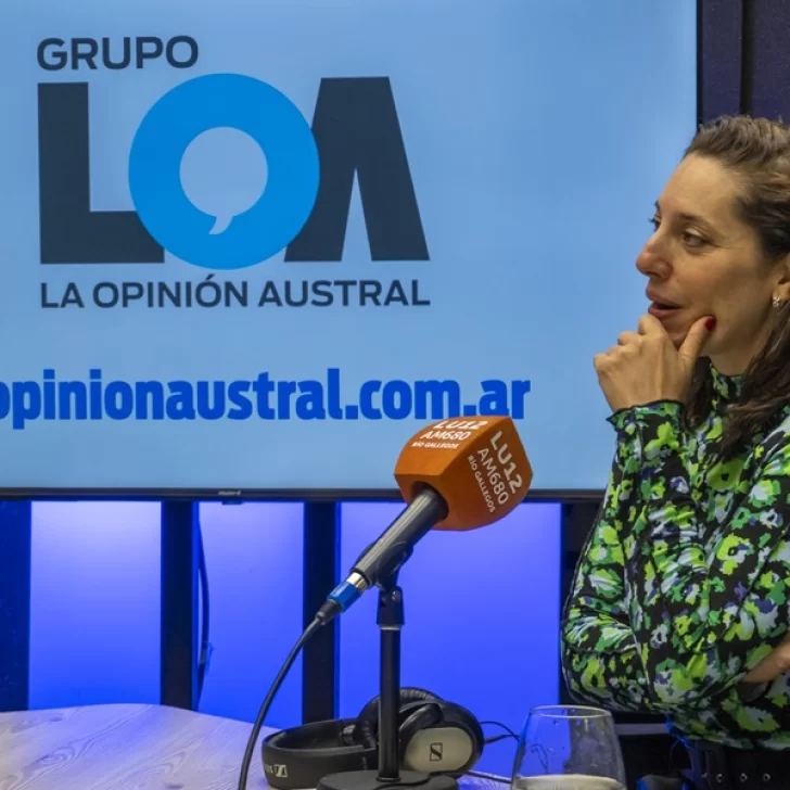 La periodista Lucía Salinas presenta el documental y libro “Fronteras” en Río Gallegos La periodista Lucía Salinas presenta el documental y libro “Fronteras” en Río Gallegos