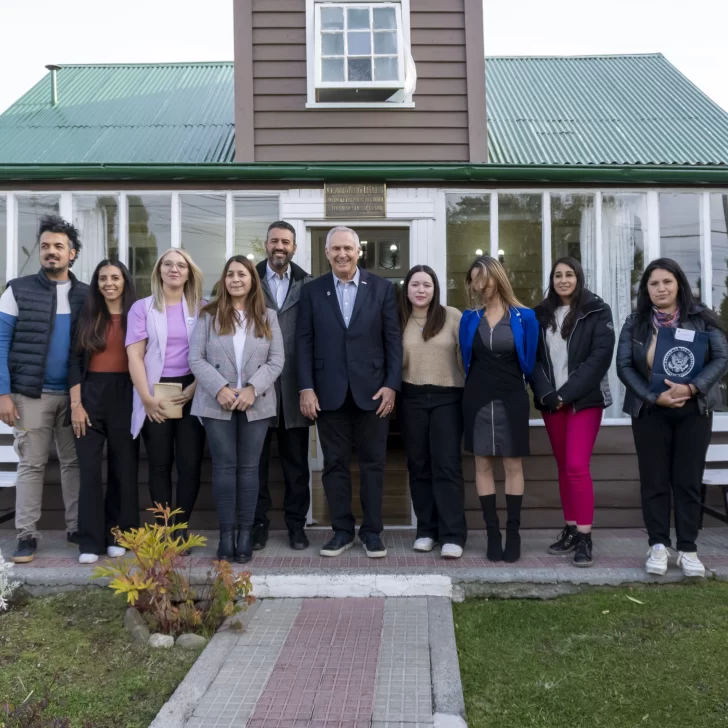 El embajador de Estados Unidos, Marc Stanley, visitó el Museo de los Pioneros en Río Gallegos