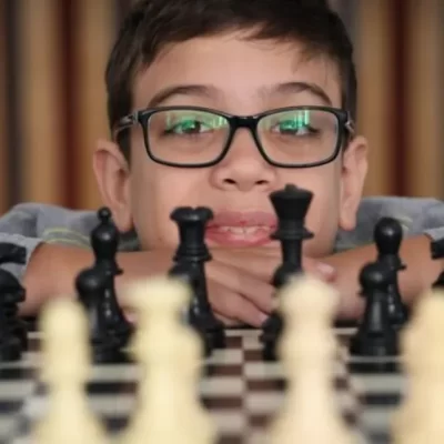 Faustino Oro tiene tan solo 10 años, brilló y le ganó al mejor jugador del mundo de ajedrez