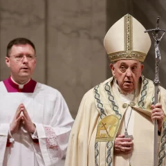 El papa Francisco estuvo presente en la Vigilia Pascual tras perderse la procesión del Vía Crucis