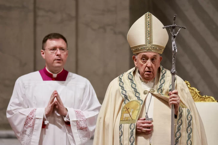 El papa Francisco estuvo presente en la Vigilia Pascual tras perderse la procesión del Vía Crucis