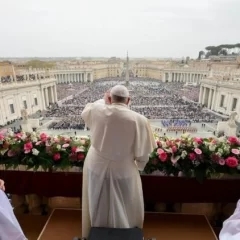 El papa Francisco presidió la misa de Pascua en el Vaticano