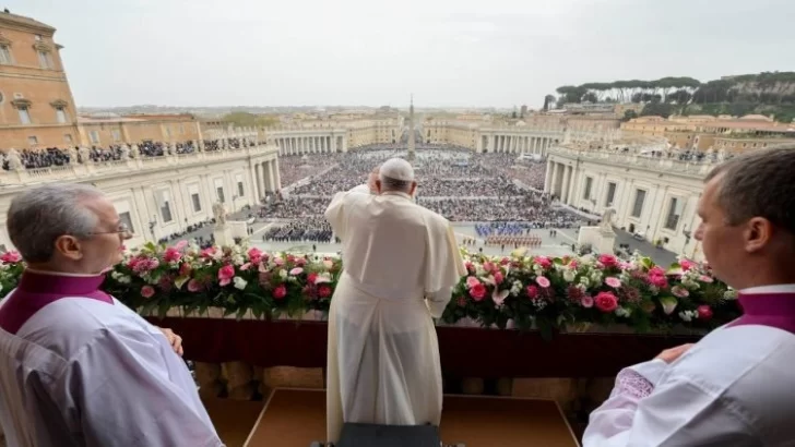 El papa Francisco presidió la misa de Pascua en el Vaticano