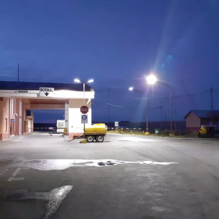 Cambian el horario del Paso Fronterizo Integración Austral por problemas en el sistema eléctrico Cambian el horario del Paso Fronterizo Integración Austral por problemas en el sistema eléctrico