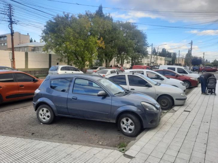 polemica-estacionamiento-darsena-salesiano-1-728x546