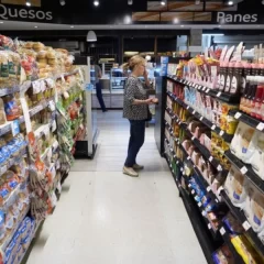 El Gobierno suspendió la percepción de Ganancias e IVA para alimentos y medicamentos importados