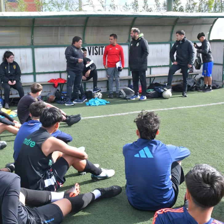 Estudiantes de La Plata probó jugadores de Boxing Club